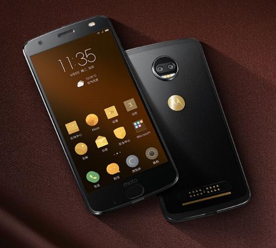 联想最贵的一次蒂花之秀？用MotoZ不碎屏手机玩桌球
