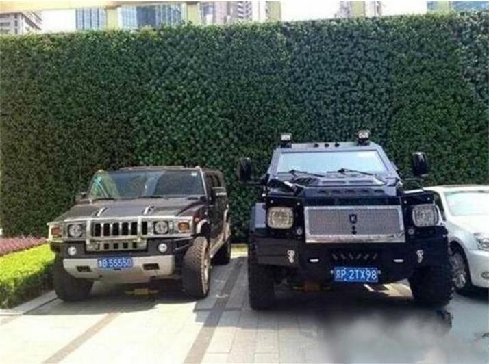 开1500万的骑士十五世去洗车,洗车老板连摇头:装甲车没法洗