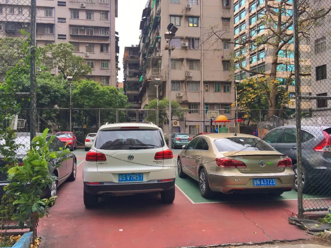 100元吃一天路边摊,100元吃一天饭