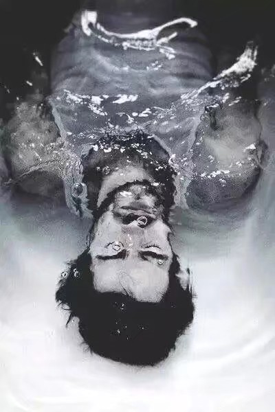 水里美人壁纸,玫瑰水中花壁纸