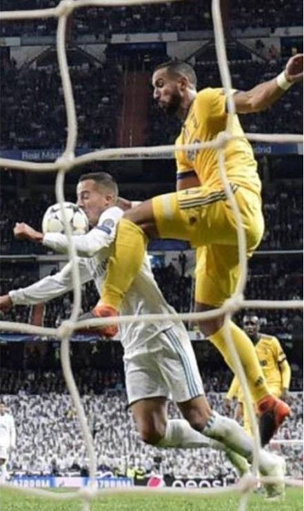 布冯赛后说裁判点球,布冯被红牌罚下已看哭