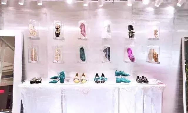 大学女教师辞职出道,大学女教师辞职