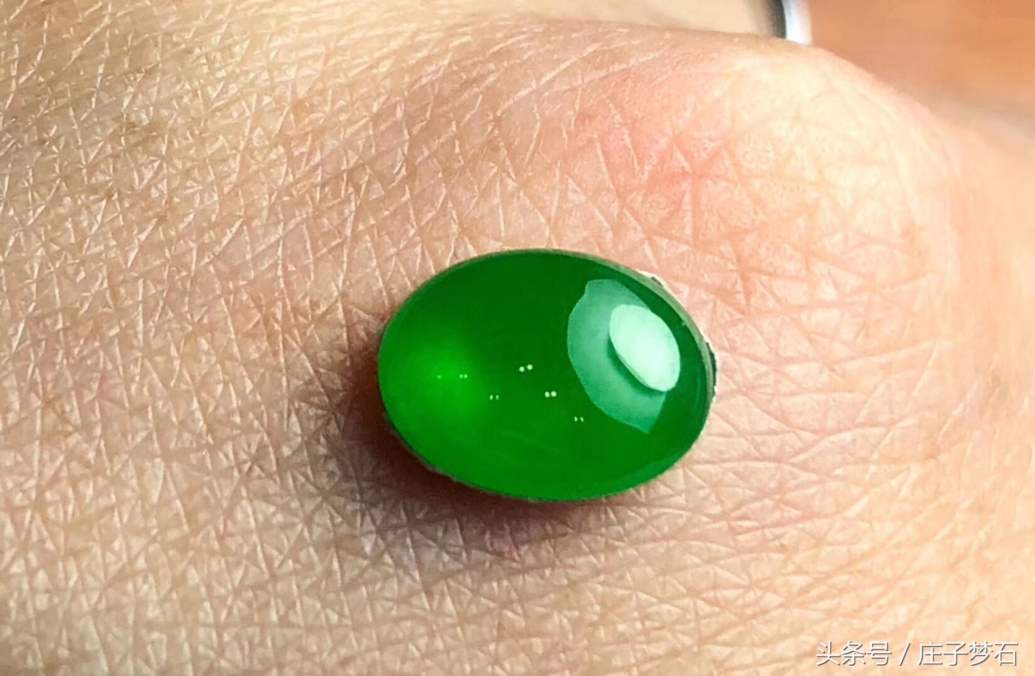 冰种黄龙玉带水草图片,黄龙玉水草花拍出天价