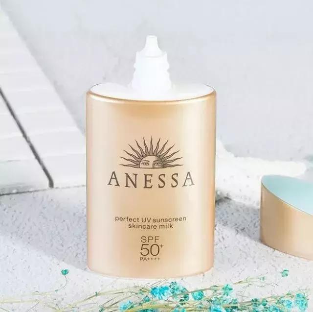 安耐晒兰蔻小白管防晒哪个比较好,安耐晒与兰蔻小白管分别多少毫升