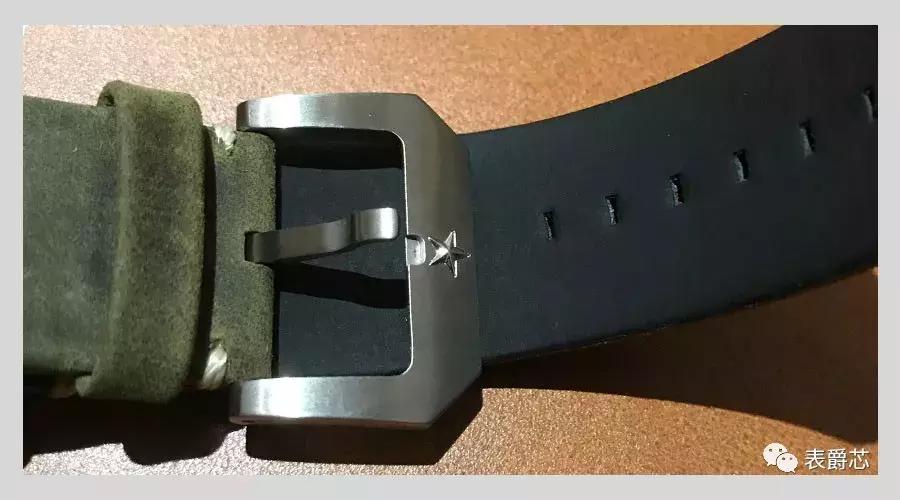 疾行计时不离手,夜店就怕不露手