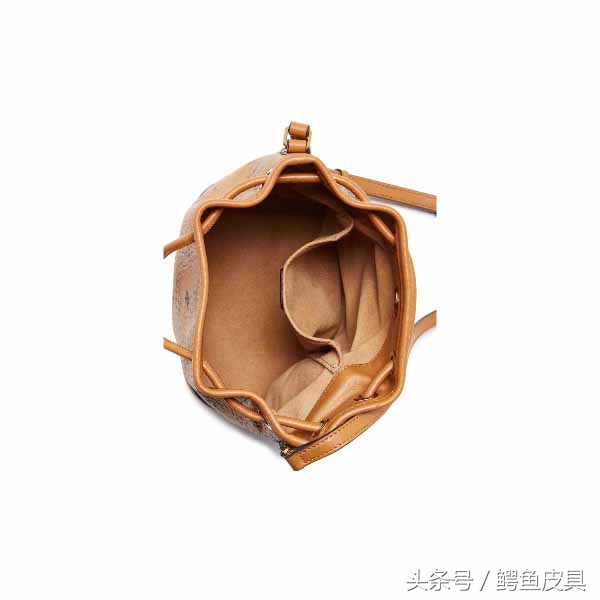 旅行箱是聚碳酸酯好还是pc材质好,聚碳酸酯行李箱结实吗