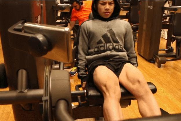 15岁亚裔健身,15岁健身3年练成肌肉猛兽