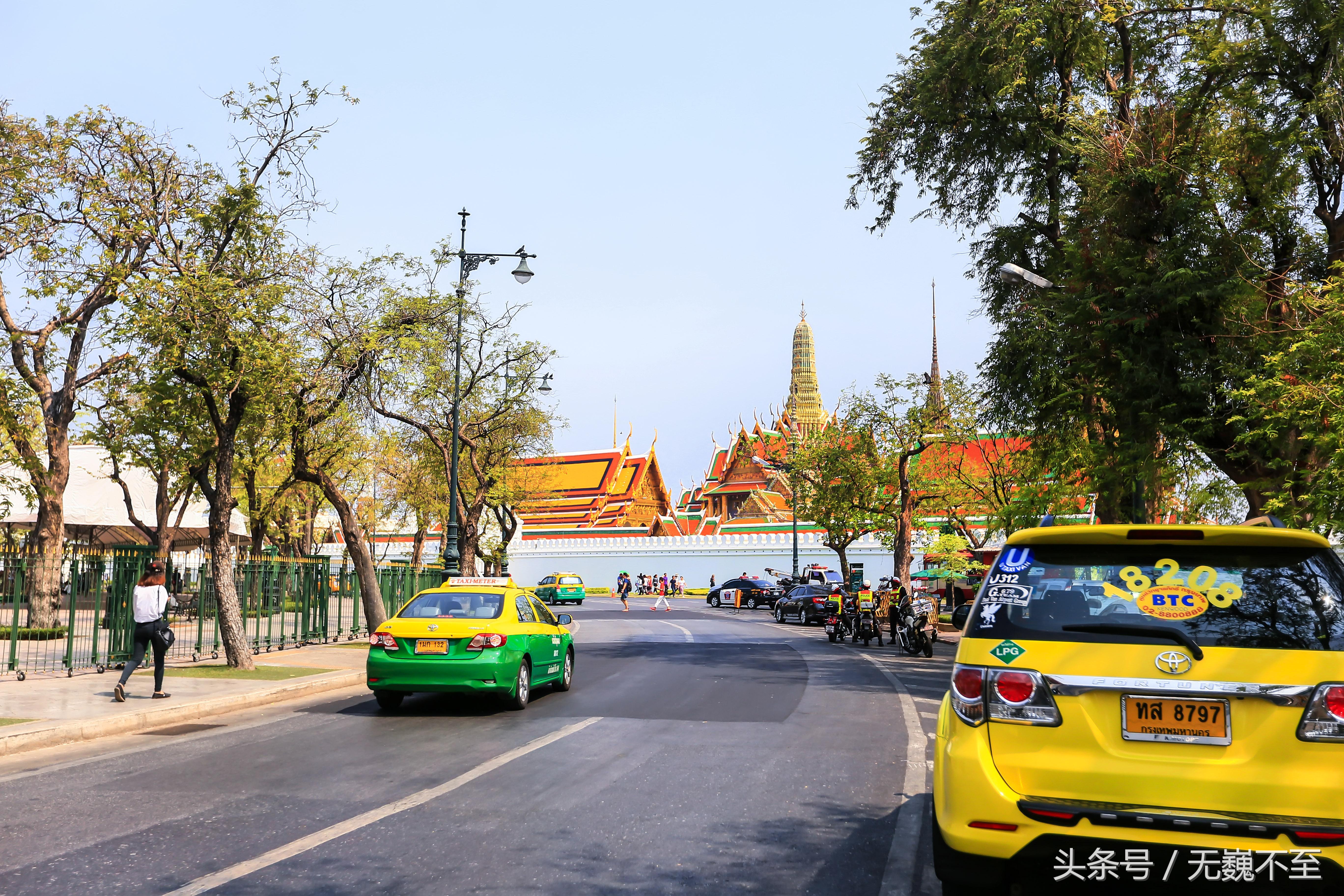 踏春曼谷，泼水大战前竟然先把泰国皇家卫队“检阅”一遍