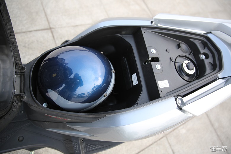 新大洲本田rx125裂行哪种颜色好看,新大洲本田裂行rx125和铃木uy125