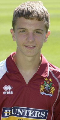 他一头顶翻曼联，助曼城提前5轮夺冠！撞名周杰伦的Jay罗啥来头？