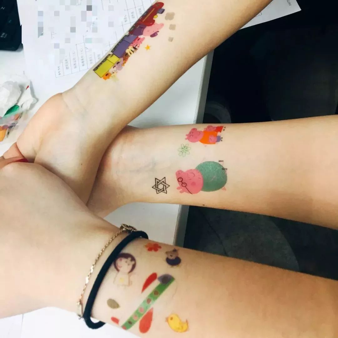 小猪佩奇社会人是什么梗,小猪佩奇手表什么梗