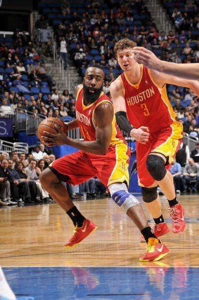 哈登造犯规让人来不及背手,深度解析哈登无解进攻杀招