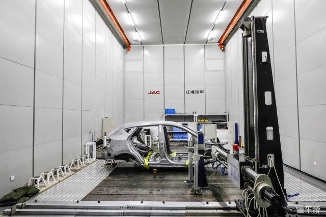 欧洲标准做工与安全，顶配都不到10万的7座“稳男”R3登场