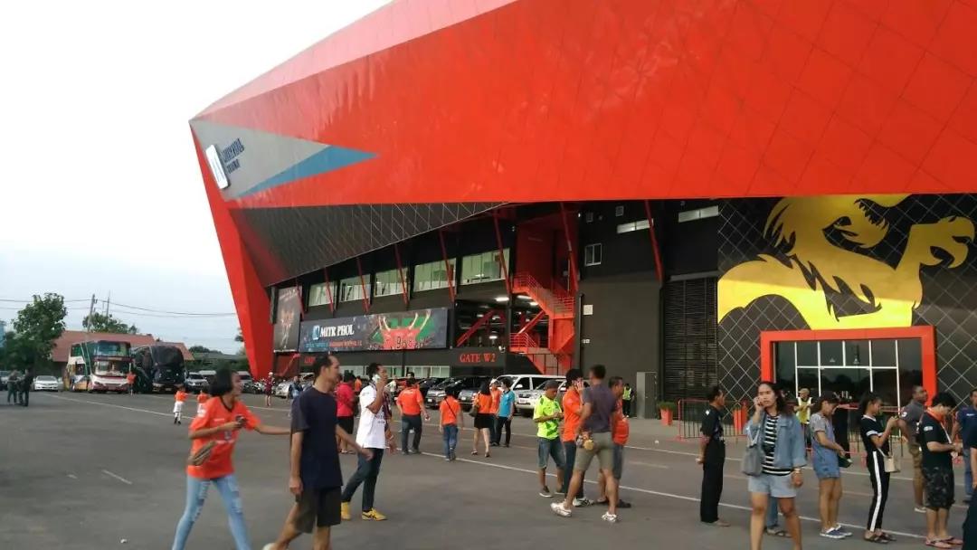 盘点:炼尸房边、大海之滨和群山环绕的泰国十大神奇球场