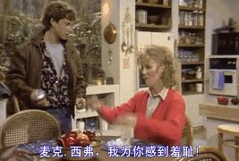 因作弊，小哥被逼*光脱**衣服裸考……