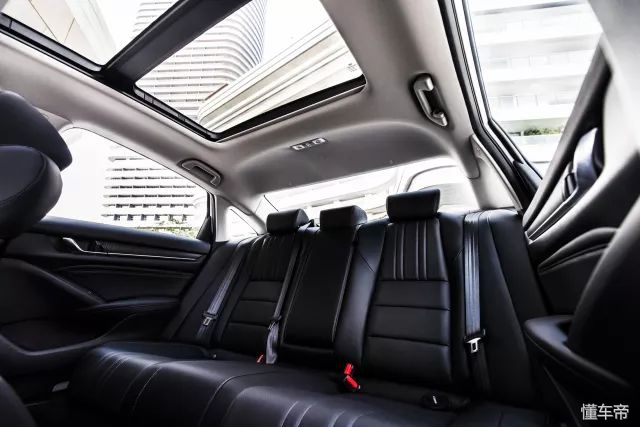 雅阁的腰线好看吗,雅阁车身腰线