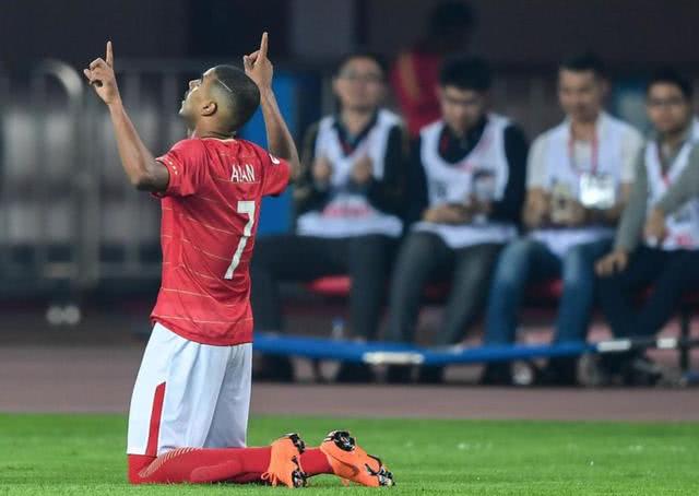 阿兰太坏了！一盘外招破解大阪秘密*器武**，解说：幸亏是恒大主场