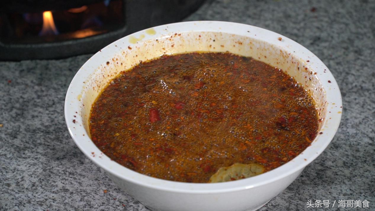 川味红油怎么练红的发黑,川味红油怎么做才香又红又亮