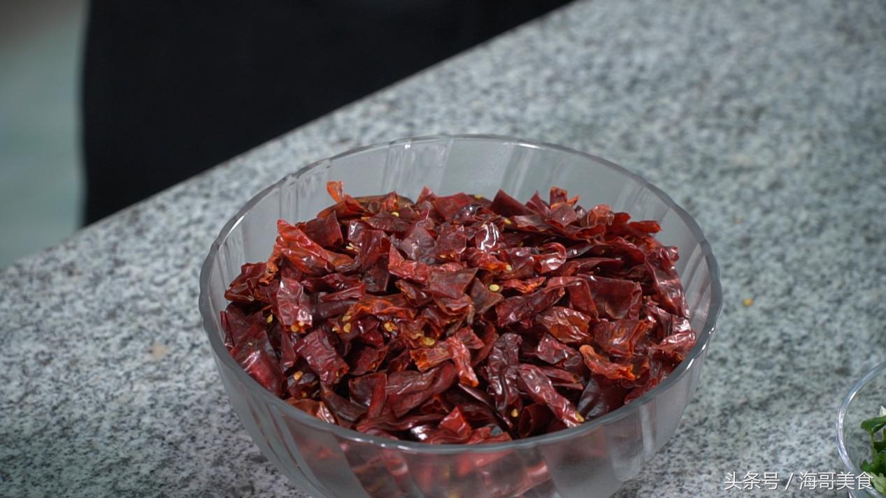 川味红油怎么练红的发黑,川味红油怎么做才香又红又亮