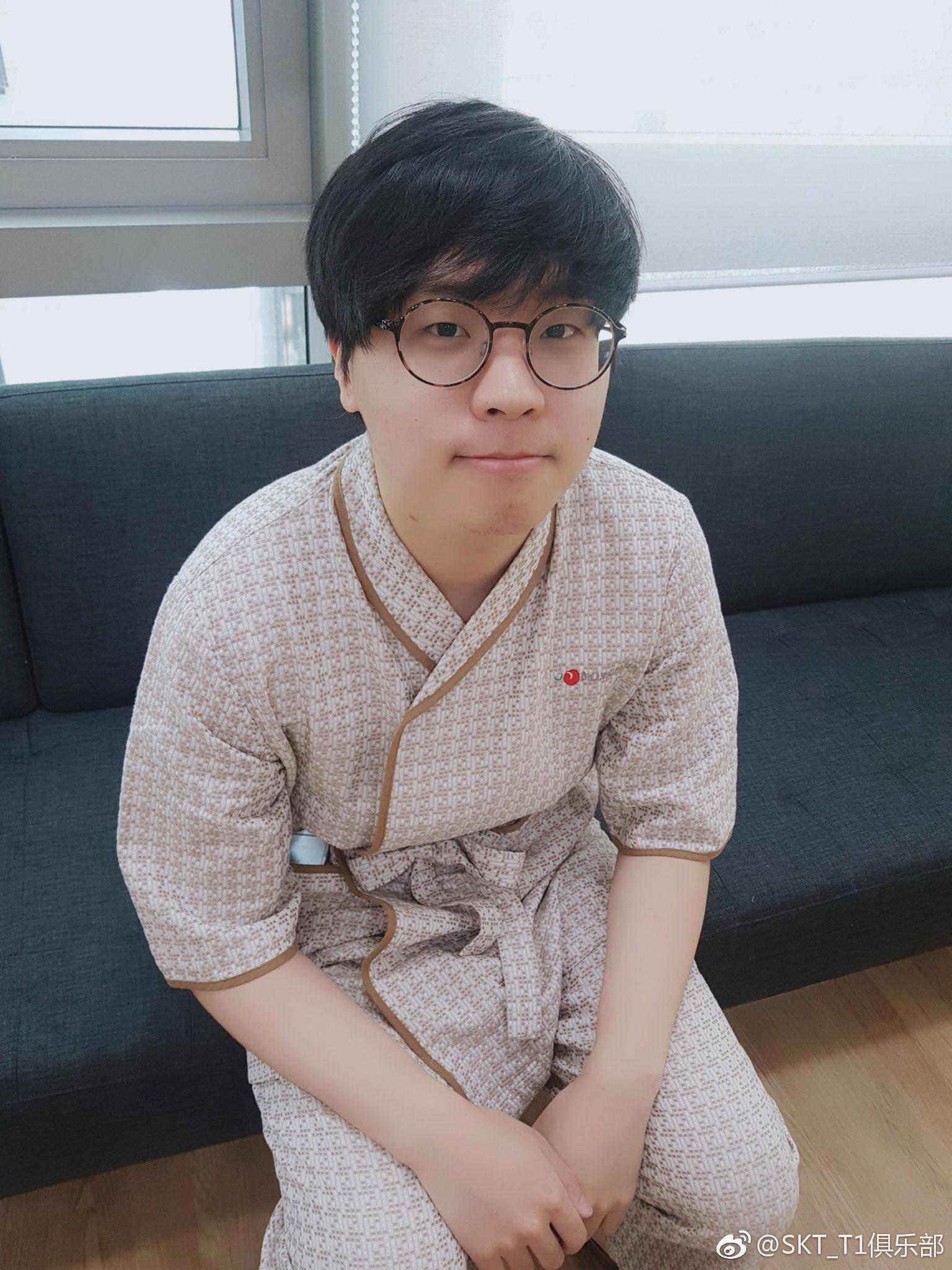 skt三连胜faker却进入离队倒计时,skt全员庆祝faker