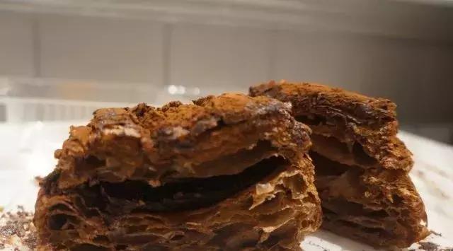 长沙老板也太“黑心”了！这么黑的食物也给我吃！