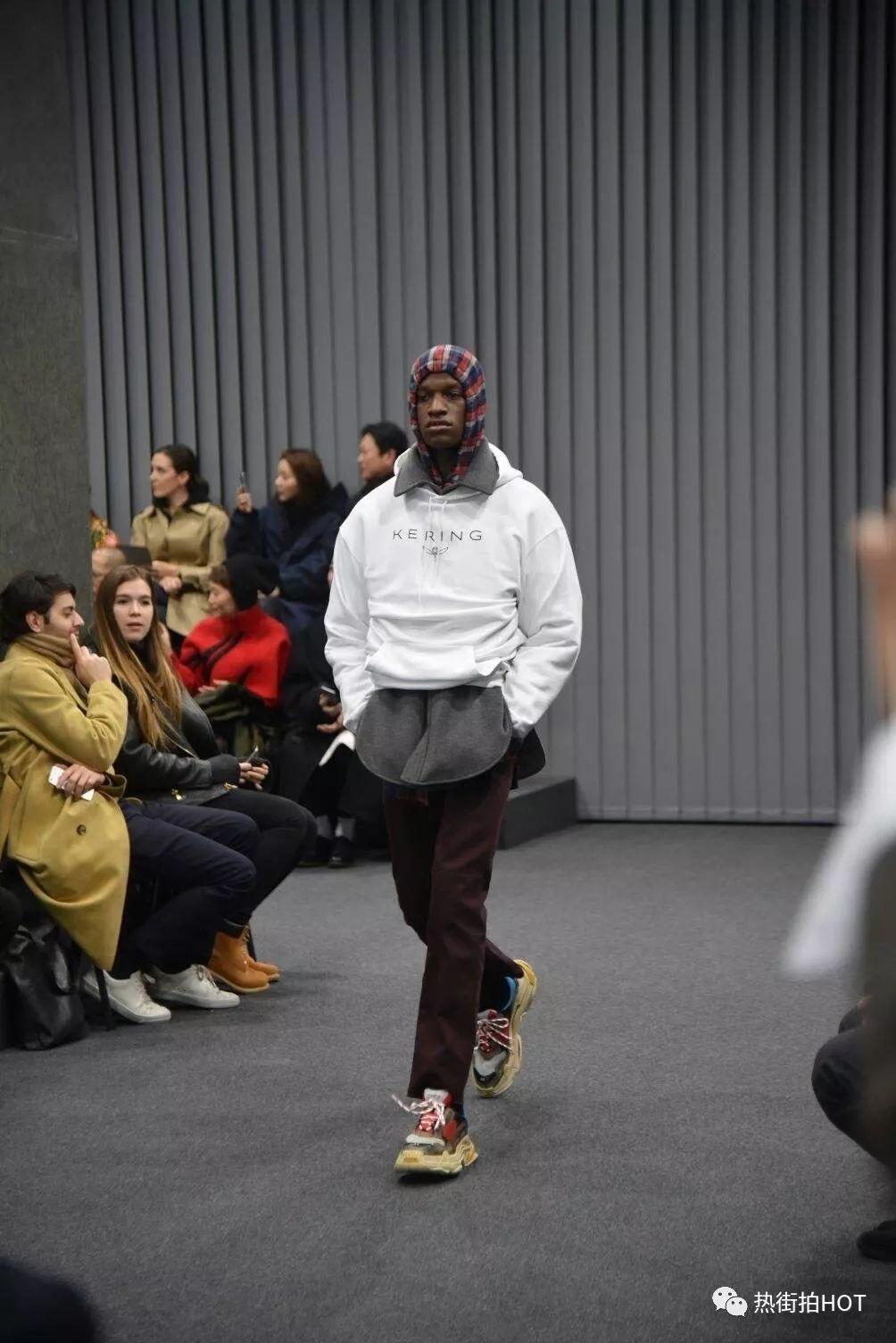 巴黎世家triples老爹鞋白色穿搭,除了巴黎世家还有什么鞋