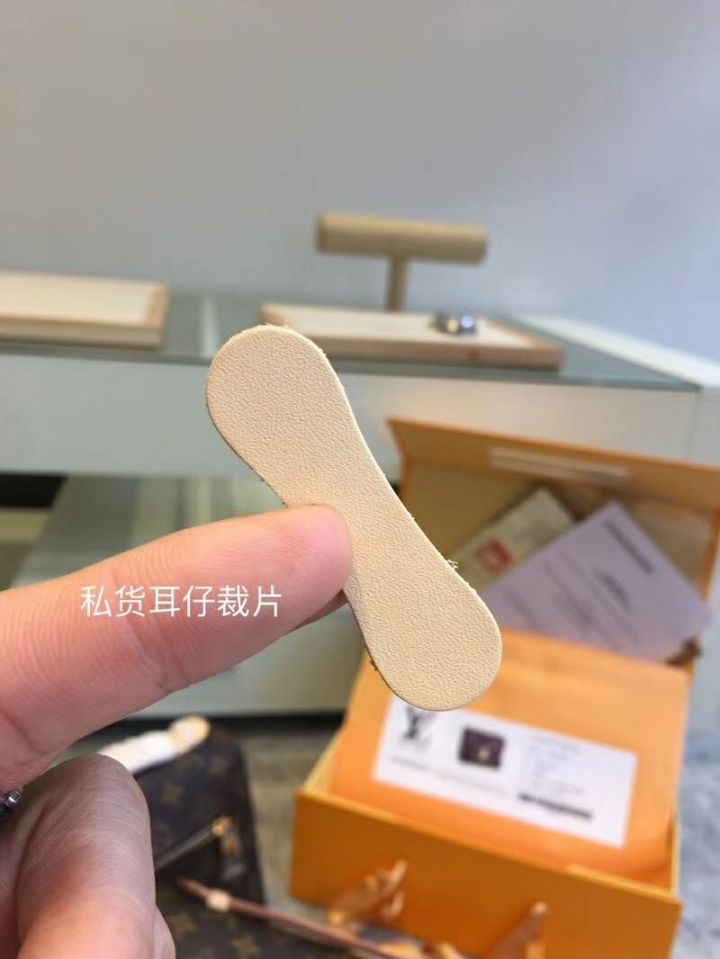 lv包包仿的有啥区别,行家鉴定lv是真的吗