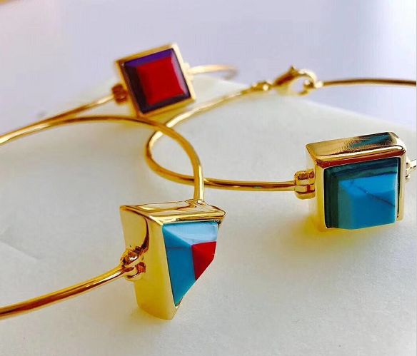 绿松石颜色最深会变多深,绿松石色的最佳搭配颜色