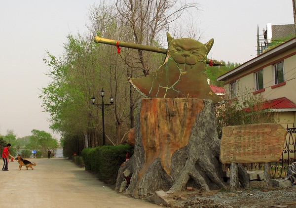 哈尔滨野狼湖，为东北最大的内陆平原湖，是野生狼栖息的天然场所