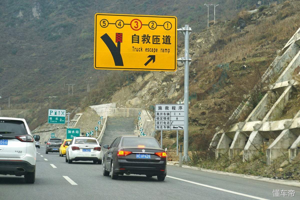 这些交通标线你能认全吗,这些路上的指示牌你一定要认识