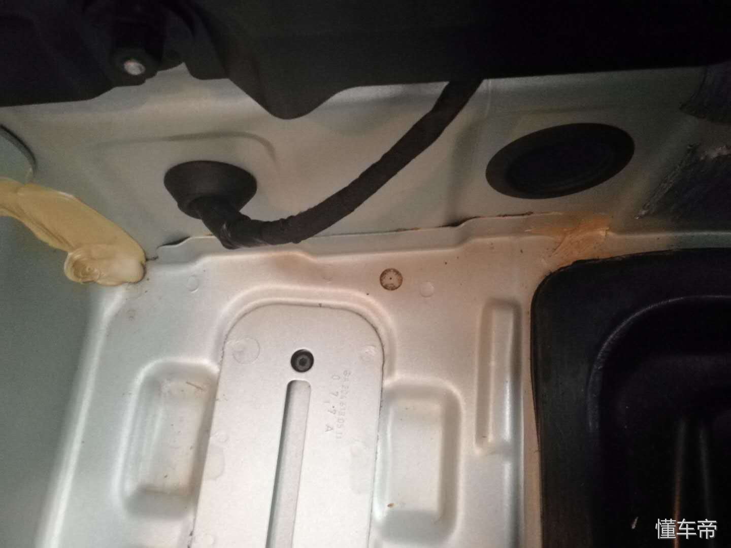 15万买个老款奔驰c200值不值得,19年奔驰c200旅行