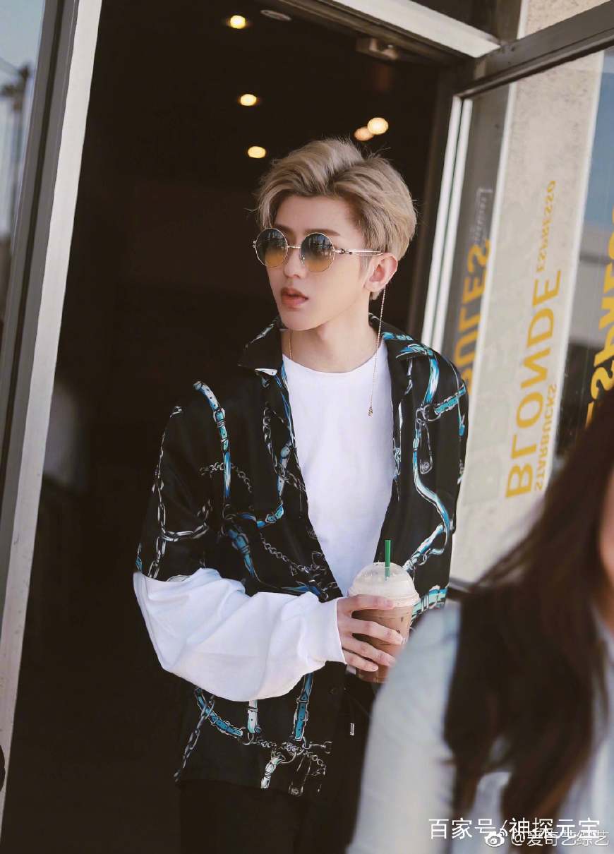 蔡徐坤整容？网友：你怕是瞎了吧！