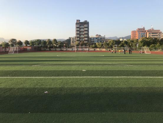 不要只看国外的基础设施，看看我国的小学厉害不厉害！