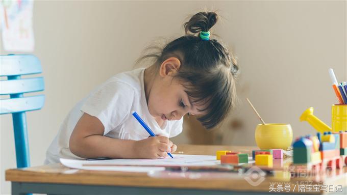 小孩忘记带书去学校要送过去么,孩子总是忘带书该不该送去