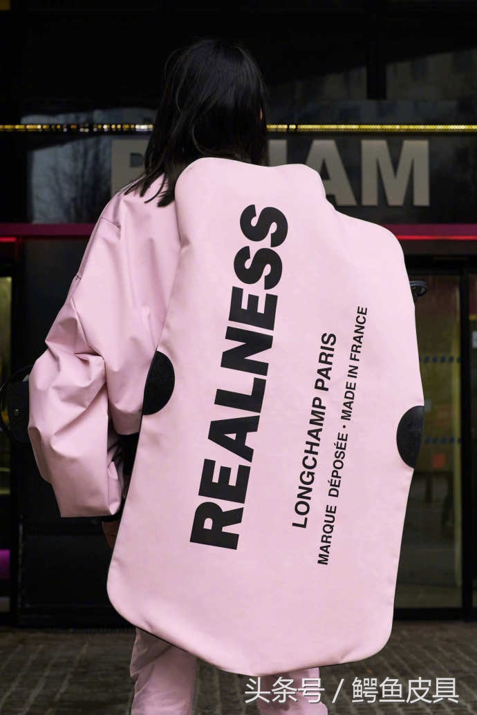 秋冬手袋流行元素,热门手袋款式