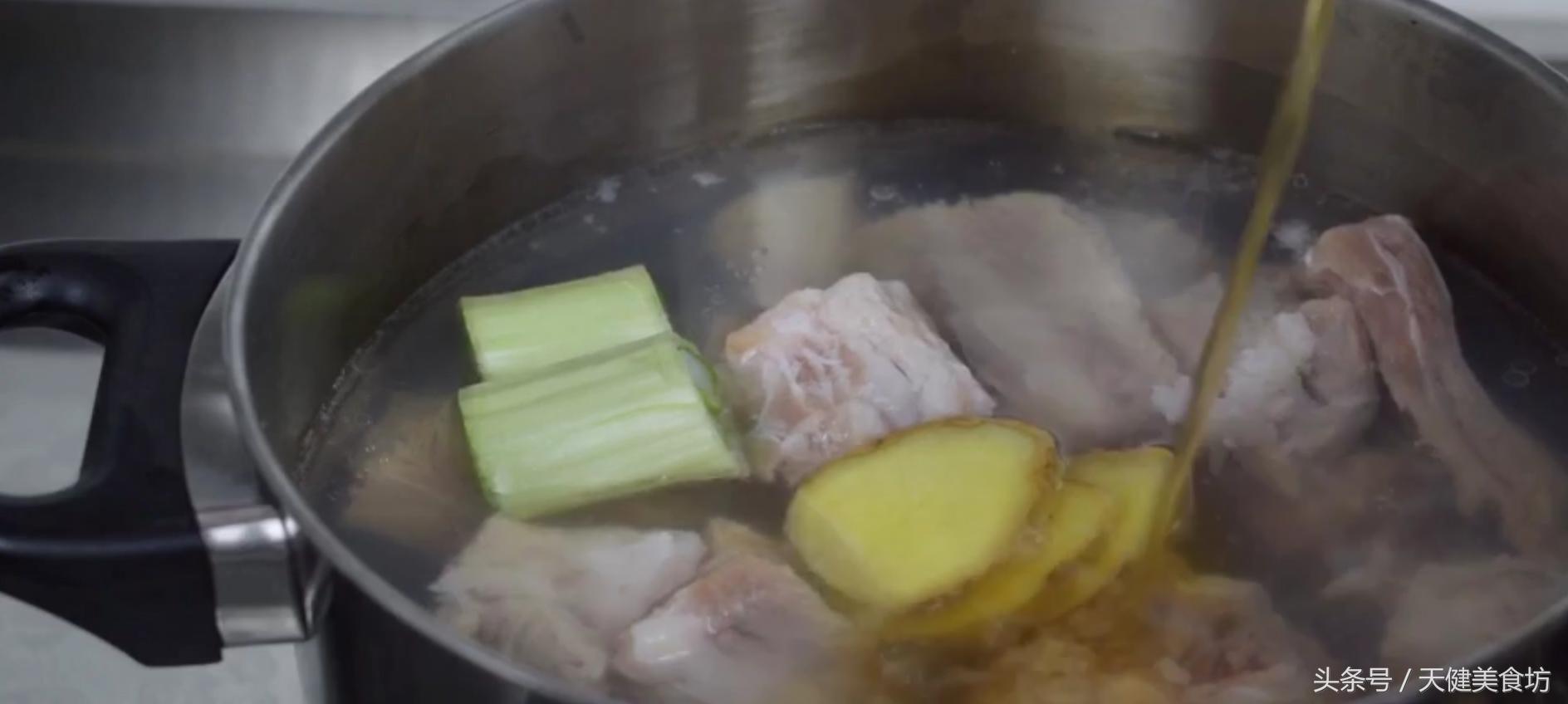 营养美味的排骨焖饭你值得拥有,爱吃排骨的要收藏一道红烧排骨