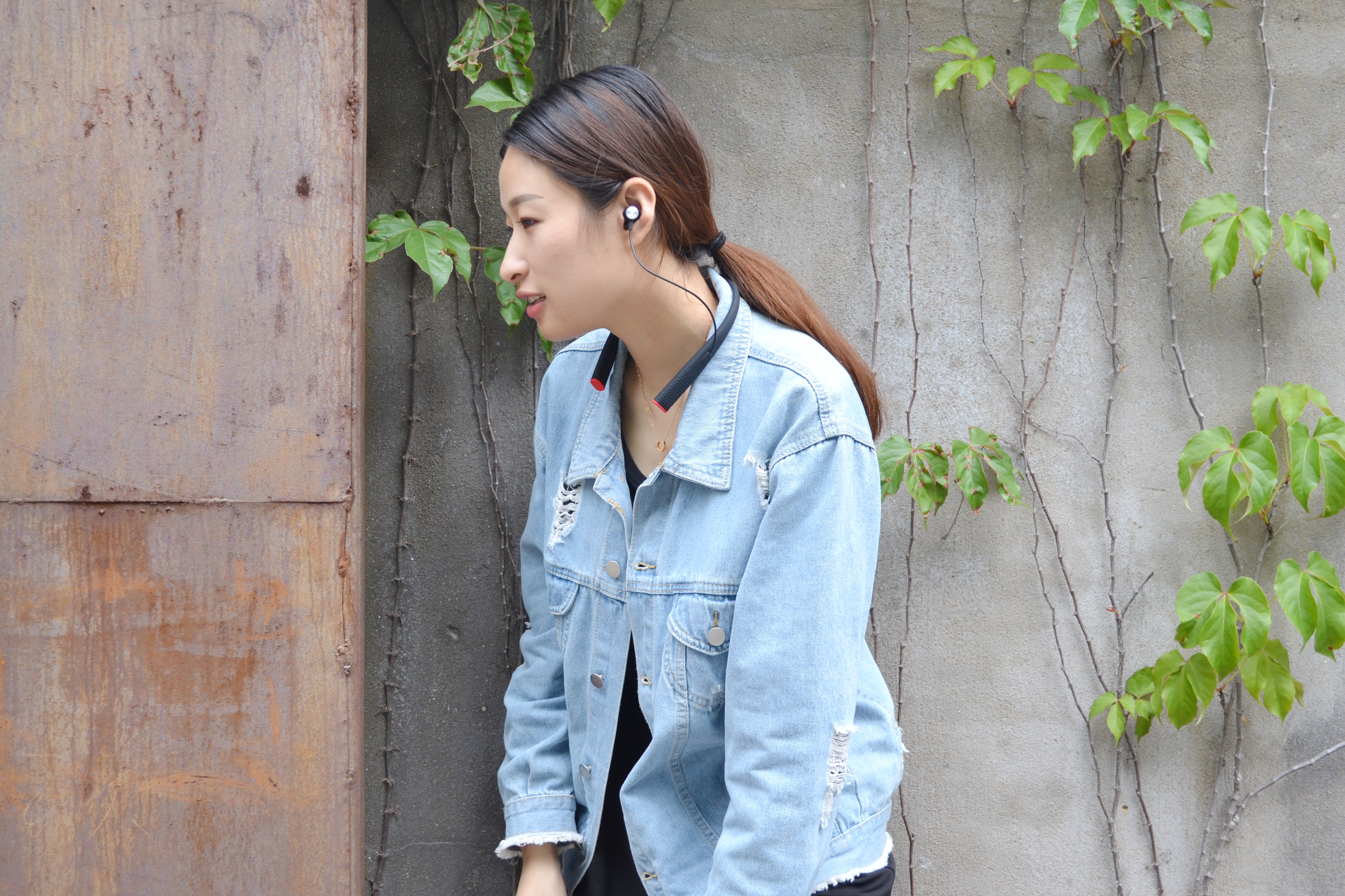 运动休闲范，超高性价比，itoosKA2项圈式音乐蓝牙耳机试听