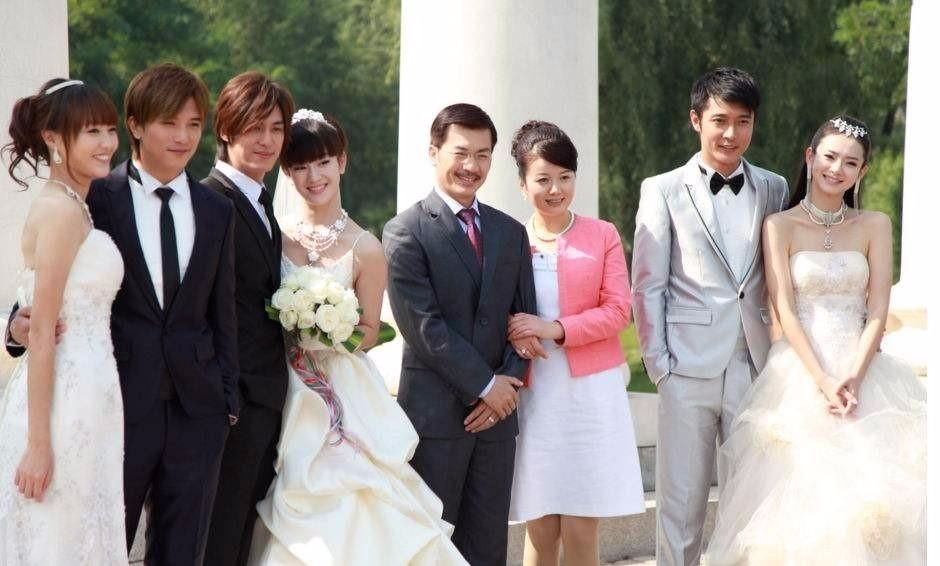 夏家三千金唐嫣戚薇是亲姐妹吗,夏家三千金演员今昔对比唐嫣戚薇