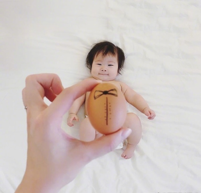宝宝创意照在家就能拍的,三个月超萌宝宝艺术照