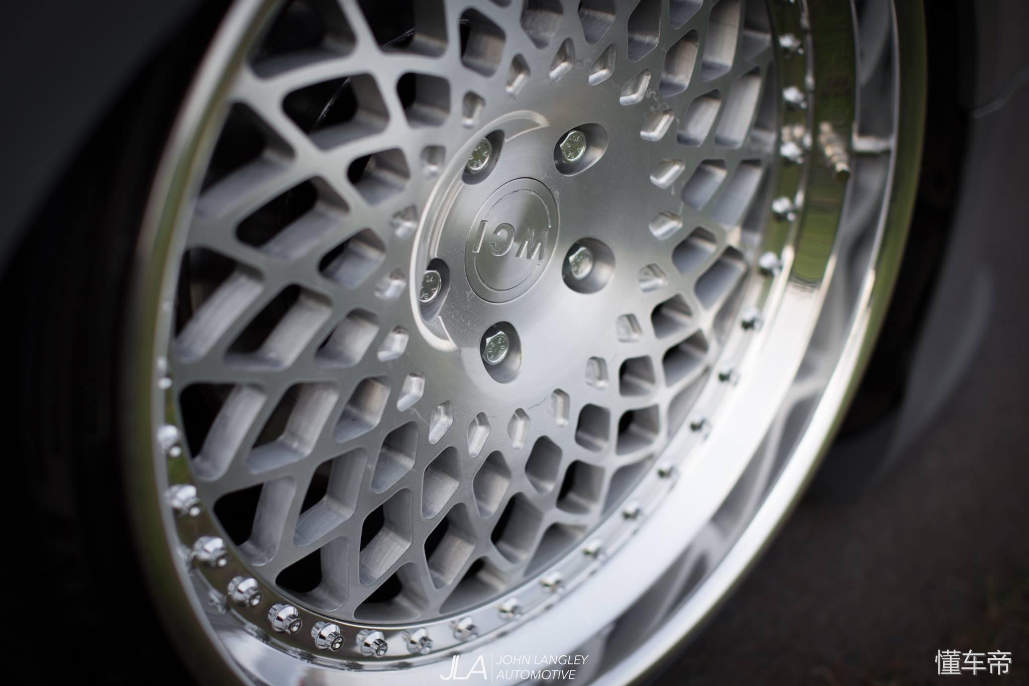 虽然手动挡让人着迷，但是这辆迈腾的轮毂让洗车工抓狂！