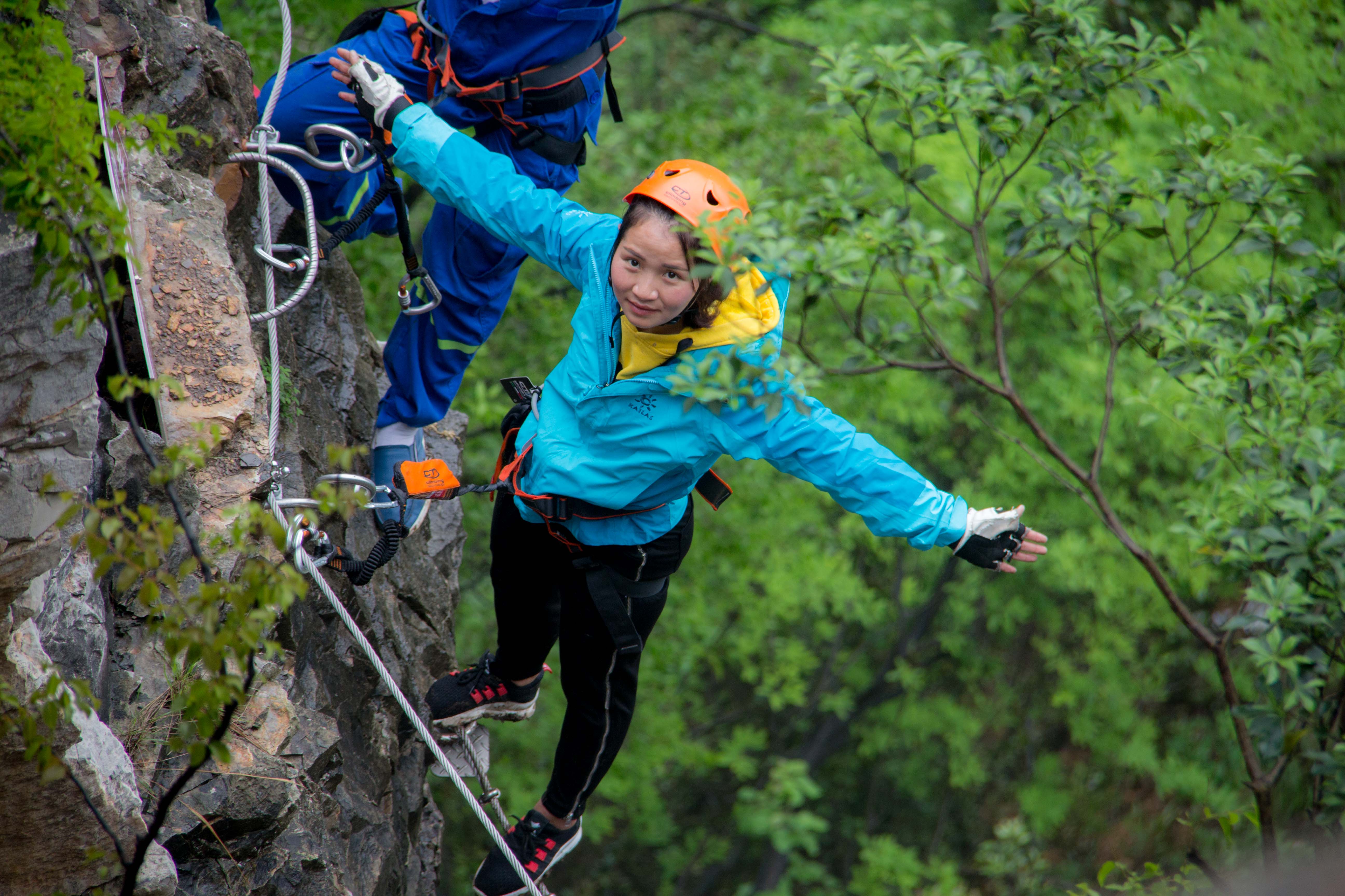 石牛寨悬崖飞拉达,南漳春秋寨滑索多少钱