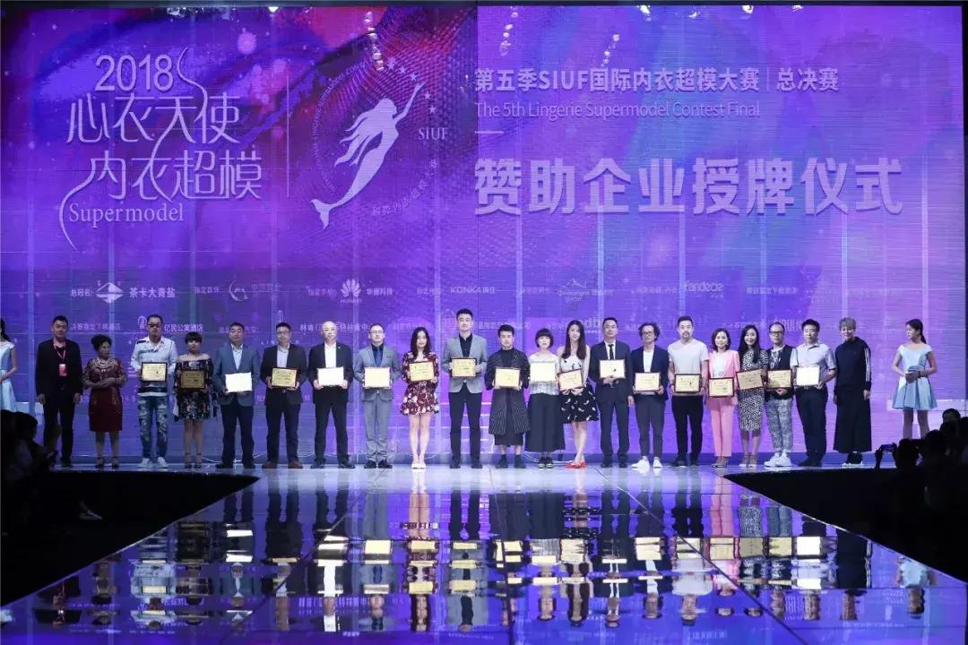 尘埃落定，是她摘得了SIUF超模“天使之冠”！