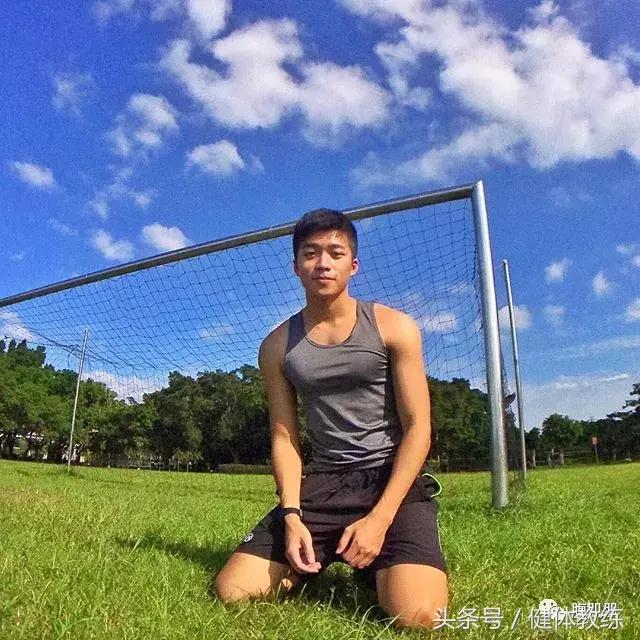 足球小哥去当兵了还拍照，鲜嫩可口会不会被……？