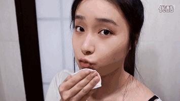 为什么女生喜欢嘴唇厚的,女生喜欢上嘴唇薄下嘴唇厚