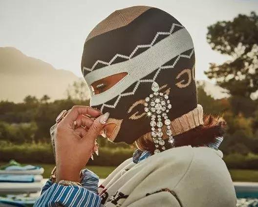 CK刷碗手套2400,GUCCI洗澡筐8千……我仿佛走进了“顶奢两元店”