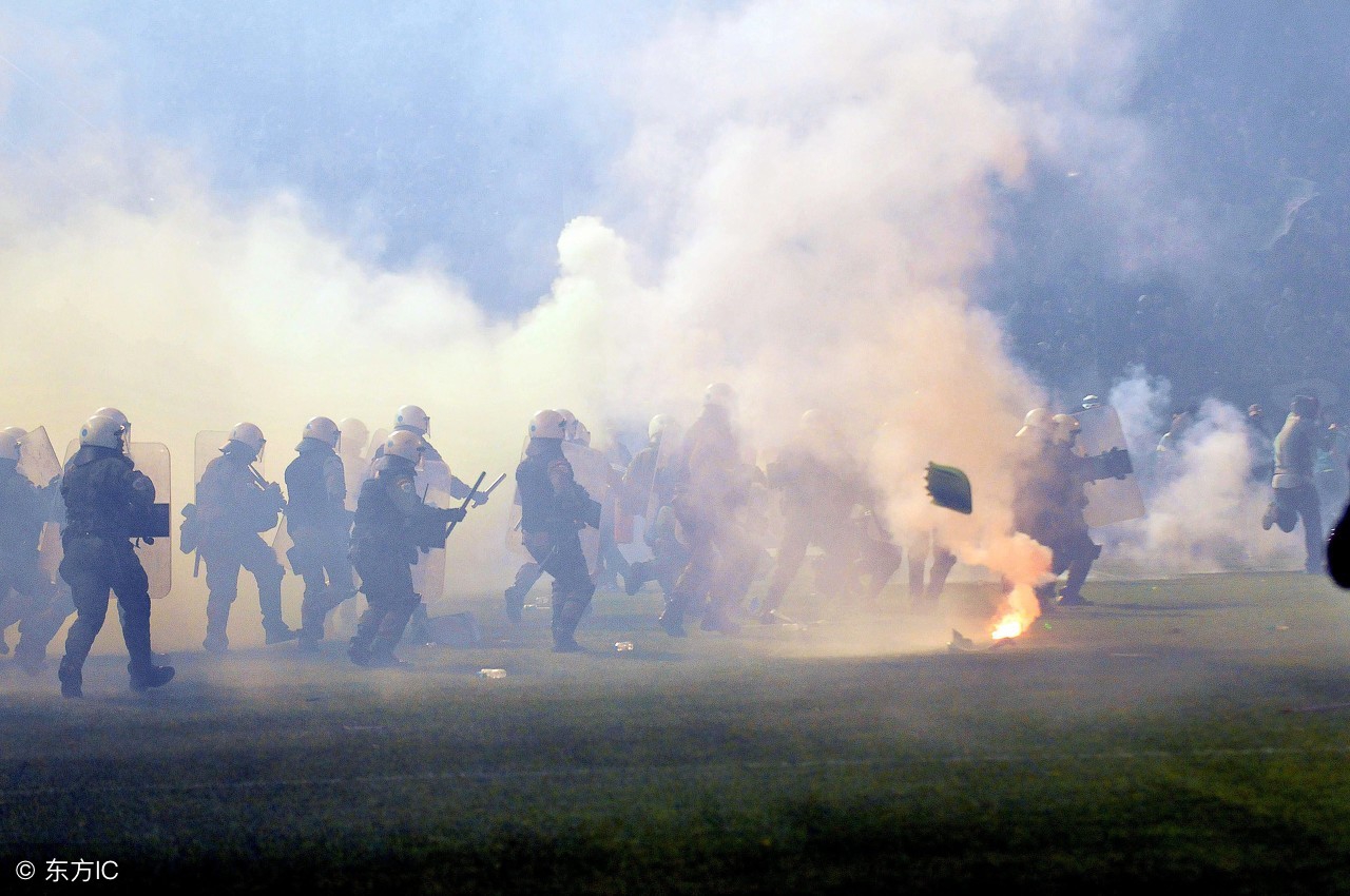 英球迷俄球迷,英格兰球迷被俄罗斯球迷暴打