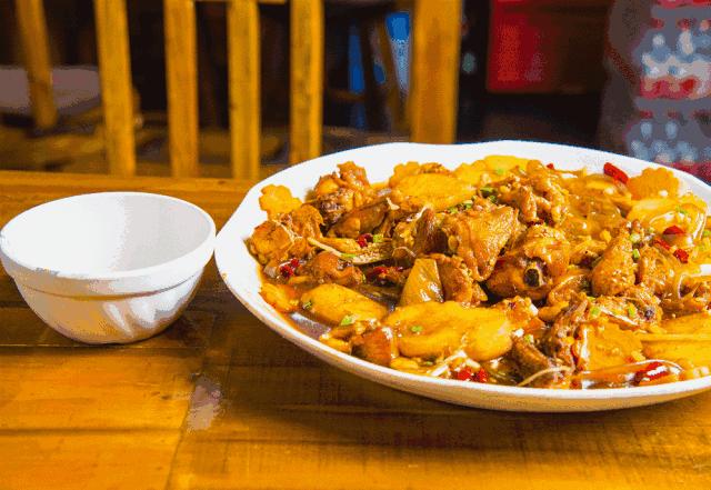 开业6年依旧爆满,老字号鸡汤店