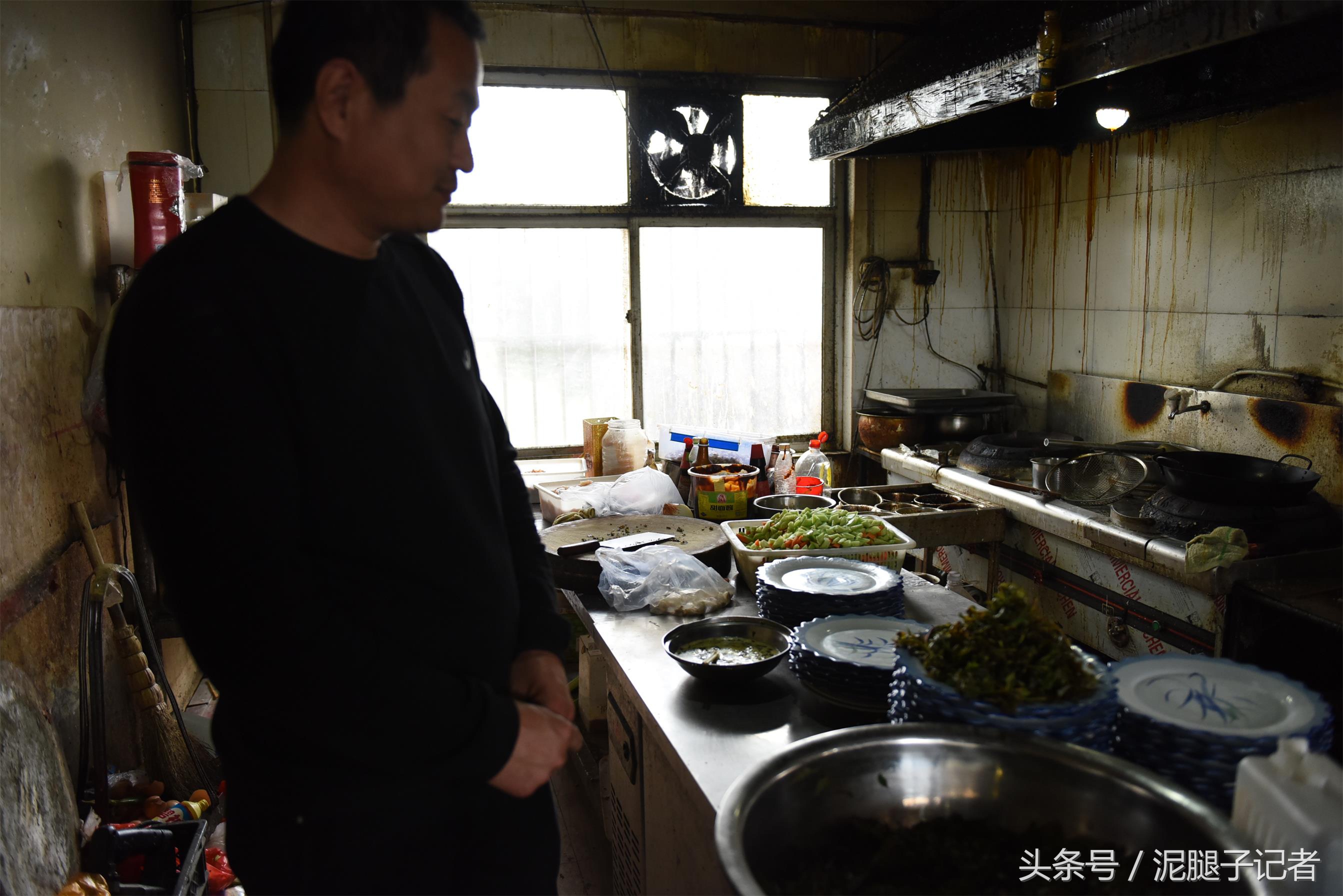 这位农村大哥真能整，用香椿做了一桌子菜，不重样