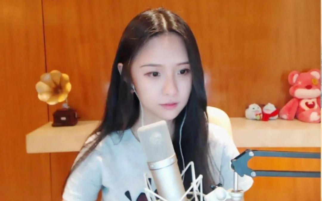 斗鱼主播阿冷最后一次直播,斗鱼阿冷最后一次直播录像