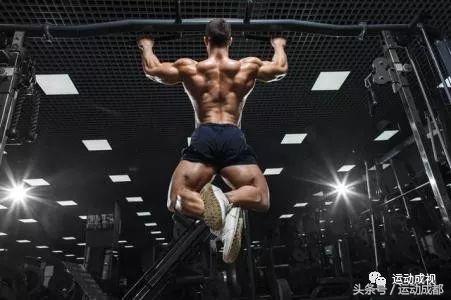 22岁小伙撸铁,22岁小伙子撸铁内脏撕裂